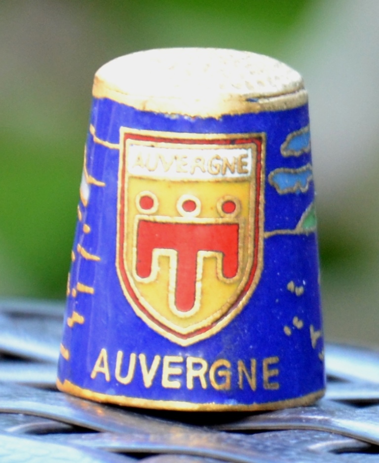 Dé à coudre souvenir Auvergne