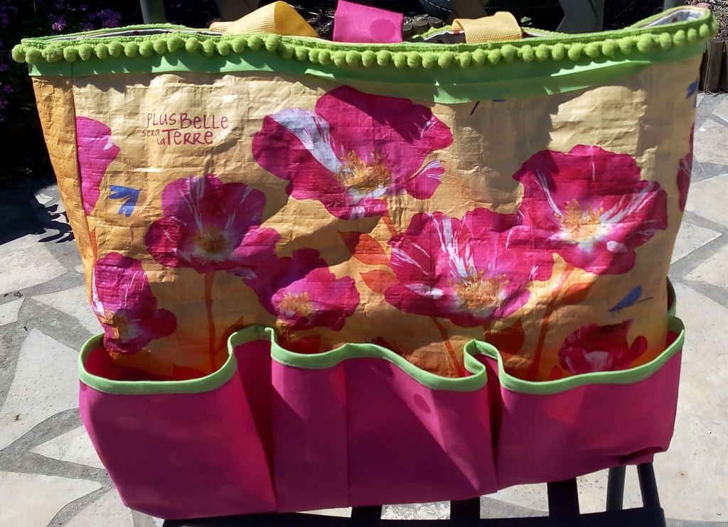 Recyclage d'un cabas de supermarché en sac de jardinage - Face arrière