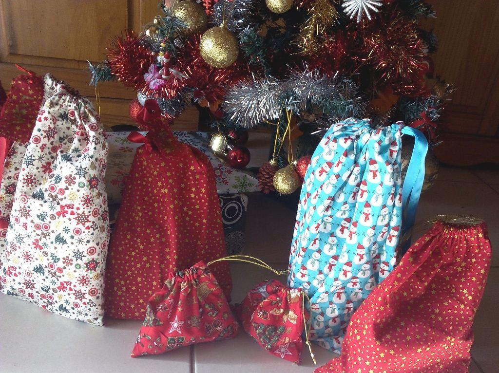 Pochettes et enveloppes de Noël par milliers