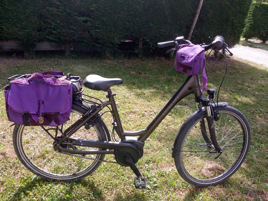 Un vélo bien équipé avec ses trois sacoches